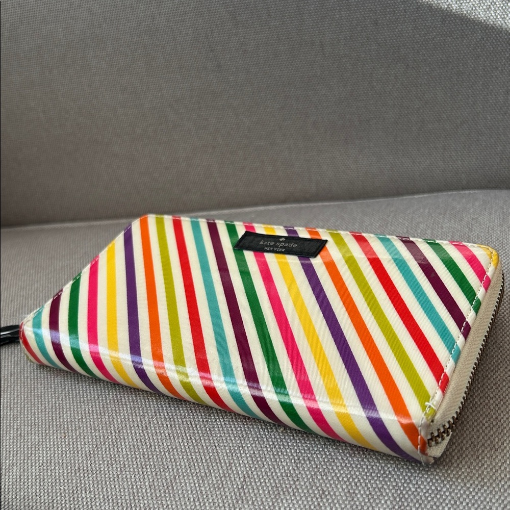 🍭Kate Spade Striped Wallet - Picture 2 of 8